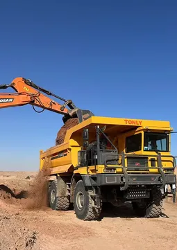 في مواقع حفر الأنفاق والأساسات وتسوية الأرض