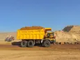 شاحنة قلابة تعمل بالديزل (بحمولة 90 طن)